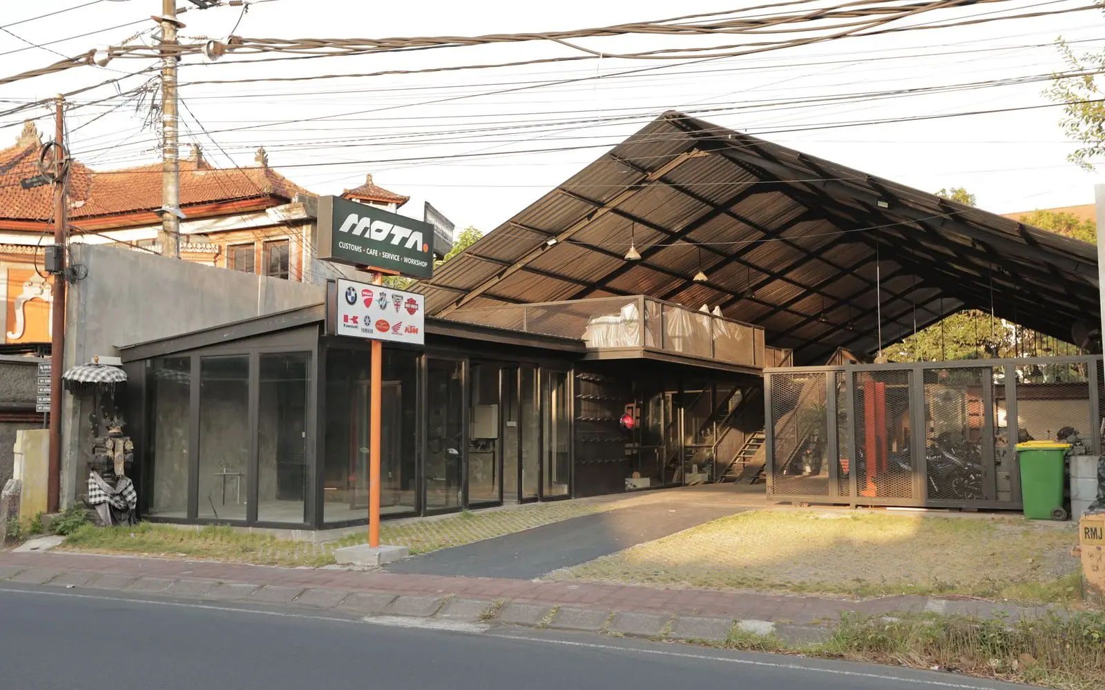 The MOTA garage from the road, Jl. Raya Mas